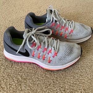 Nike Zoom Pegasus 33 running shoes